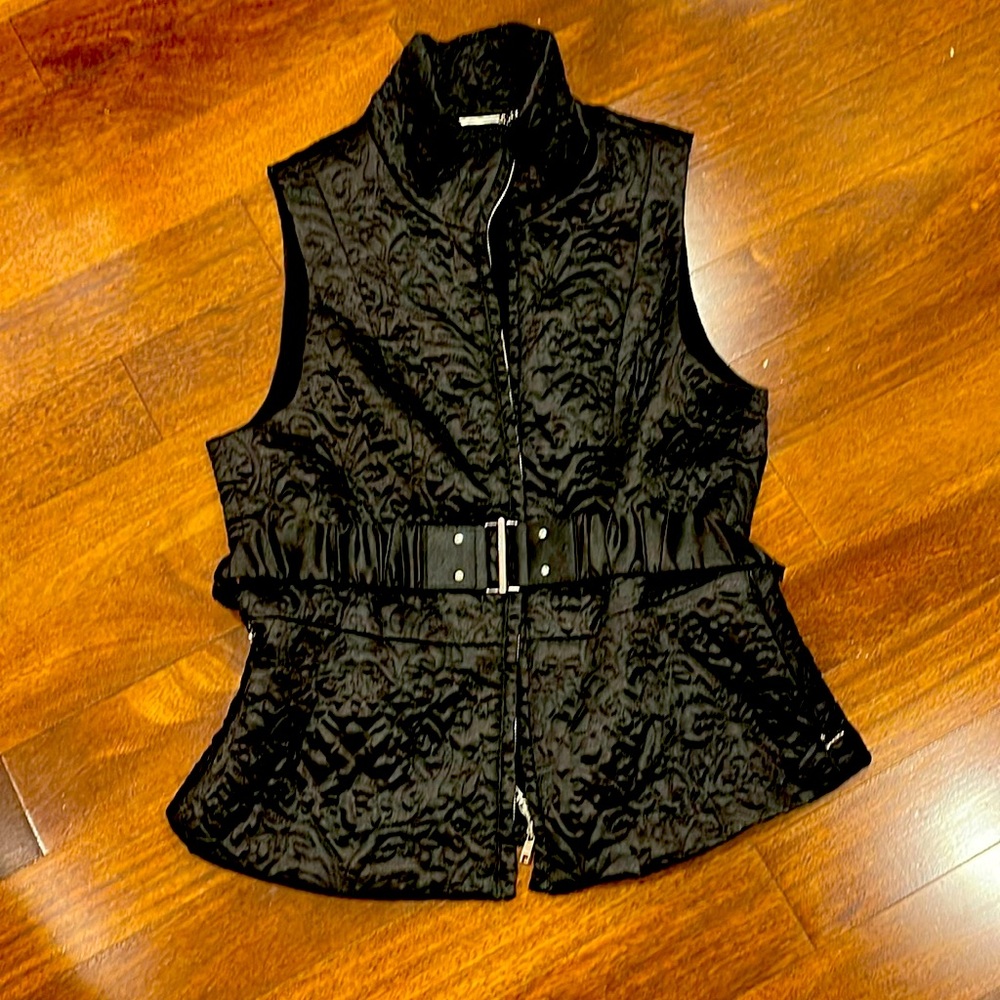 WHBW quilted vest withh double zipper and belt